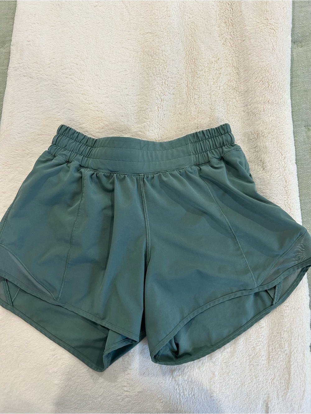 Lululemon Hotty Hot High rise, 2.5 in moss green